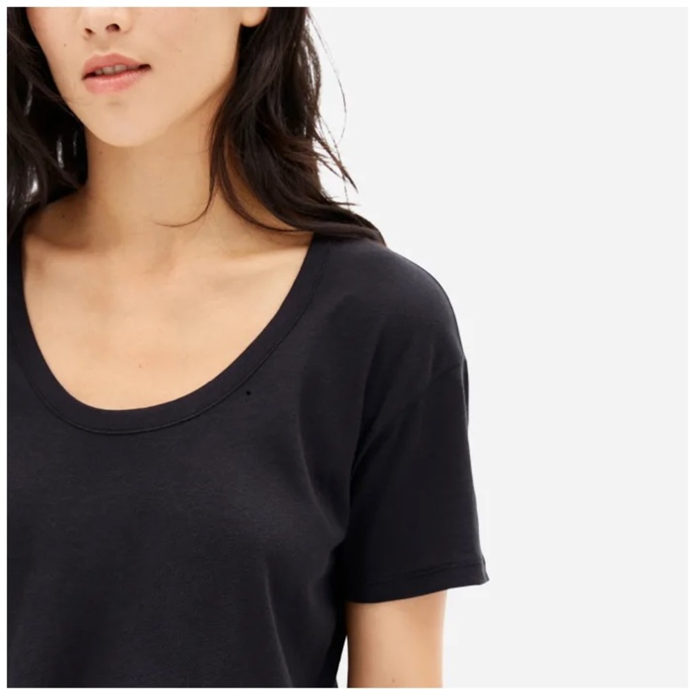 Everlane The Air Scoop Neck Tee in Black